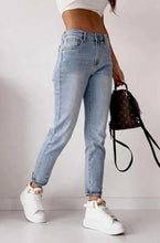 Load image into Gallery viewer, Light denim wash jean