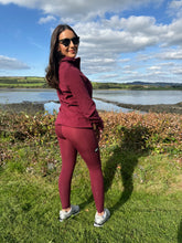 Load image into Gallery viewer, Winter Berry Leggings