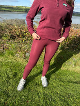 Load image into Gallery viewer, Winter Berry Leggings