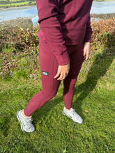 Load image into Gallery viewer, Winter Berry Leggings