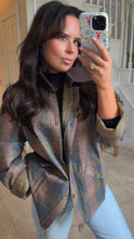 Load image into Gallery viewer, Barn Check Jacket Free Size