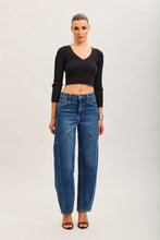 Load image into Gallery viewer, Denim wash barrell tox jeans