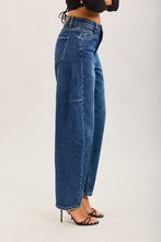 Load image into Gallery viewer, Denim wash barrell tox jeans