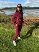 Load image into Gallery viewer, Winter Berry Leggings