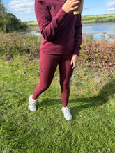 Load image into Gallery viewer, Winter Berry Leggings