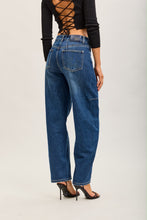 Load image into Gallery viewer, Denim wash barrell tox jeans