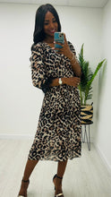 Load image into Gallery viewer, Leopard Feathers Sleeve dress