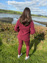 Load image into Gallery viewer, Winter Berry Leggings