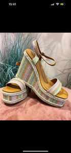 Multi shade wedge